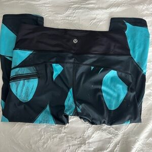 Mid length Lululemon blue print Leggings